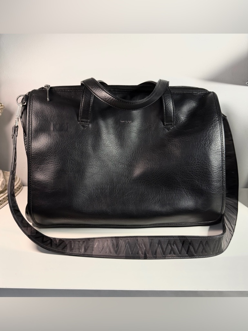 Matt & Nat Vegan Leather Pet Carrier Bag Black – Mesh Panels, Adjustable Strap